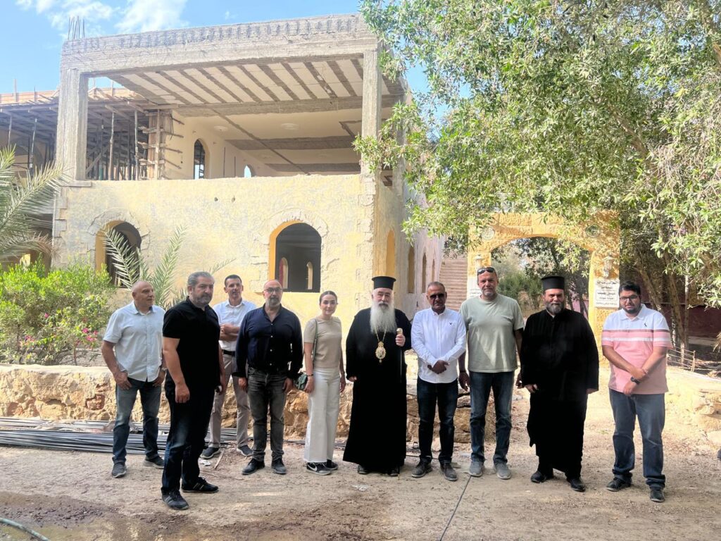 المطران خريستوفوروس يتفقّدُ أعمالَ البناءِ في جامعة المغطس